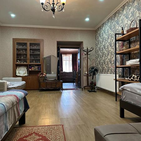 Historical Apartment In City Center Tbilisi Exterior foto