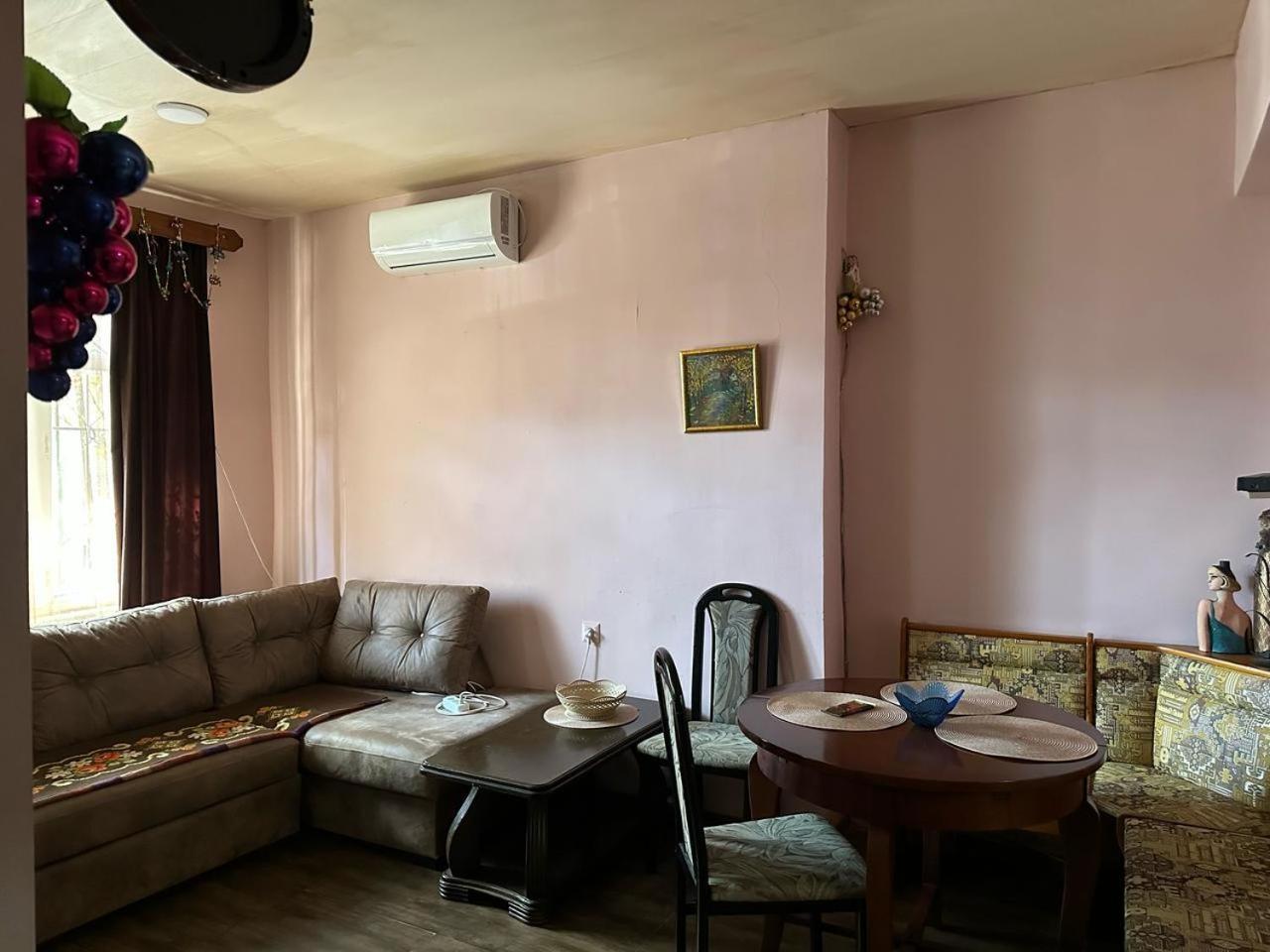 Historical Apartment In City Center Tbilisi Exterior foto